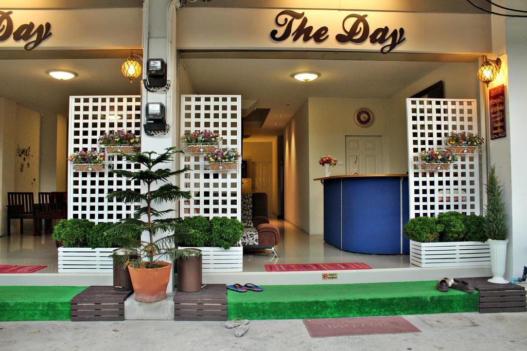 The Day Hotel Chonburi Bagian luar foto