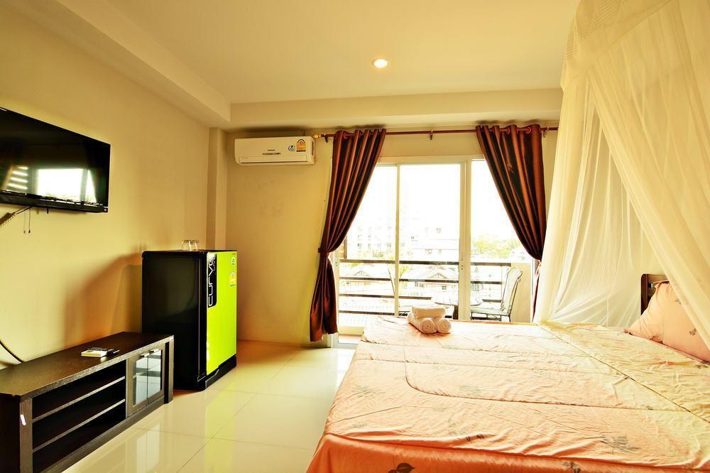 The Day Hotel Chonburi Bagian luar foto