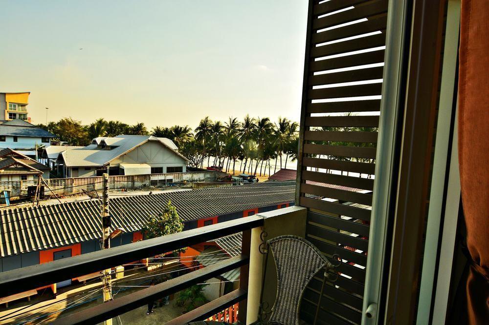 The Day Hotel Chonburi Bagian luar foto